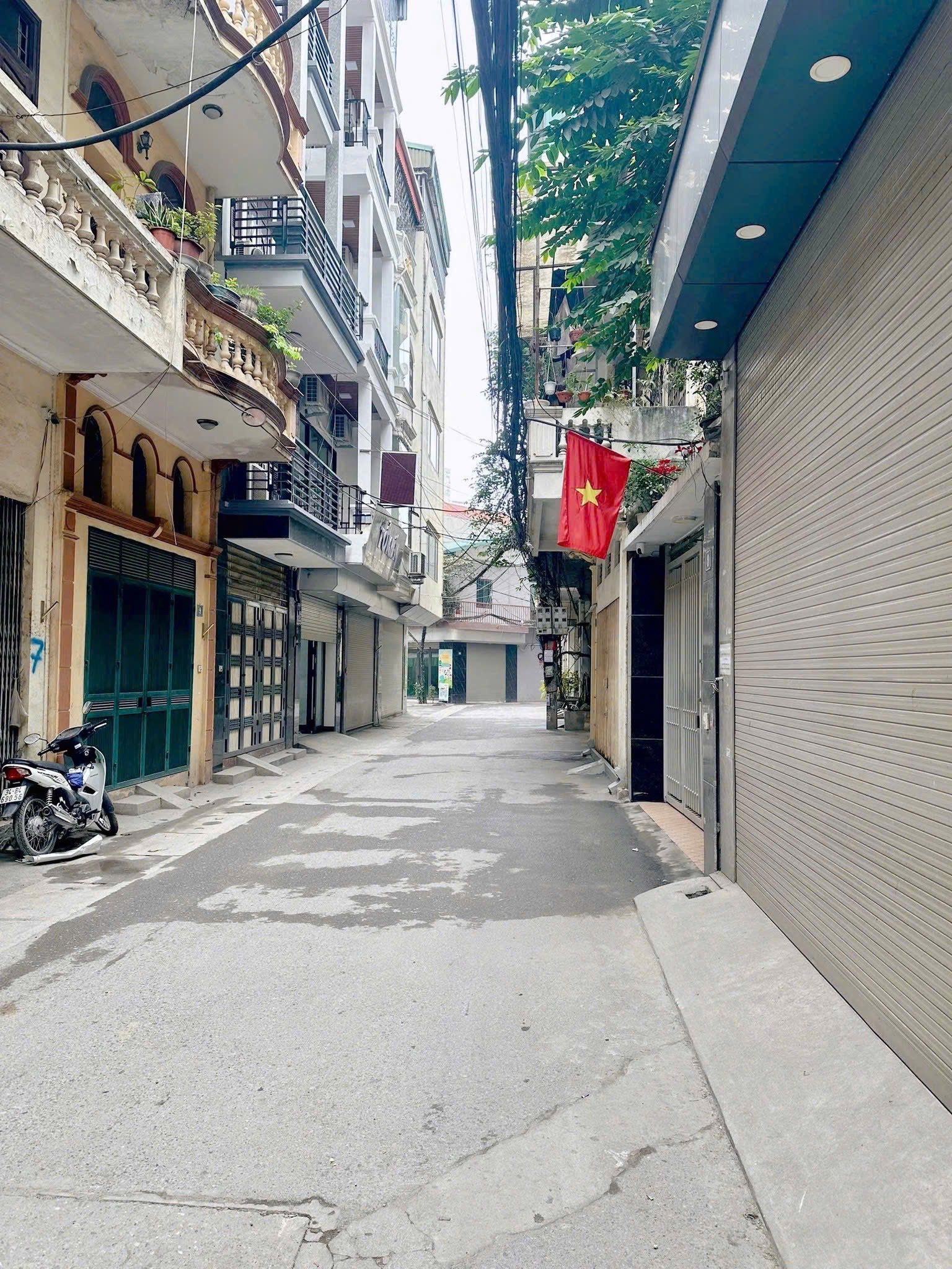 Nhỉnh 17 tỷ, nhà 4 tầng ngõ 6m, ô tô ngủ trong nhà, Hoàng Văn Thái, Hà Nội