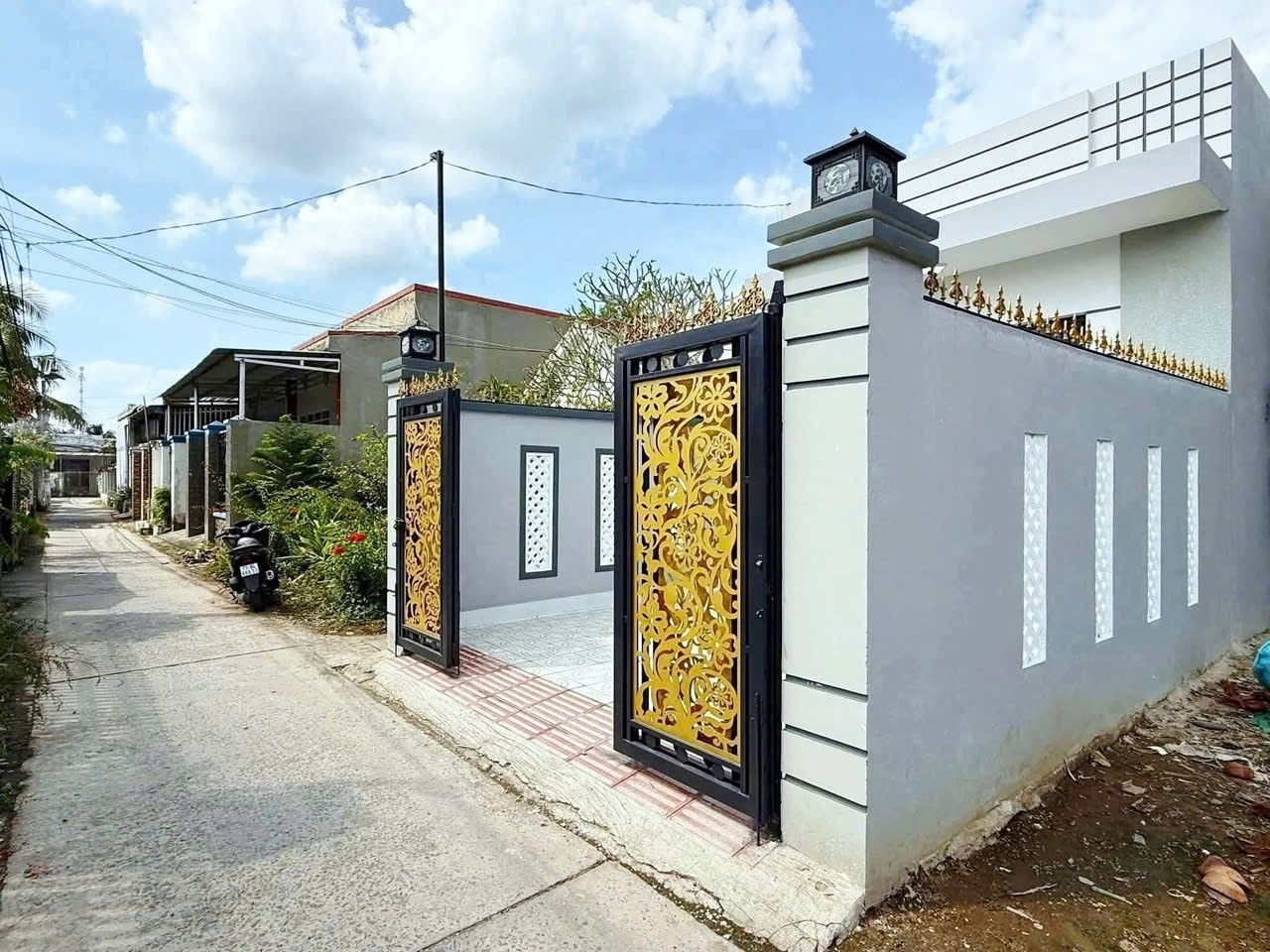 Bán nhà mới hoàn thiện gần đường Nguyễn Thị Định, Bến Tre, sổ hồng riêng, giá siêu hời