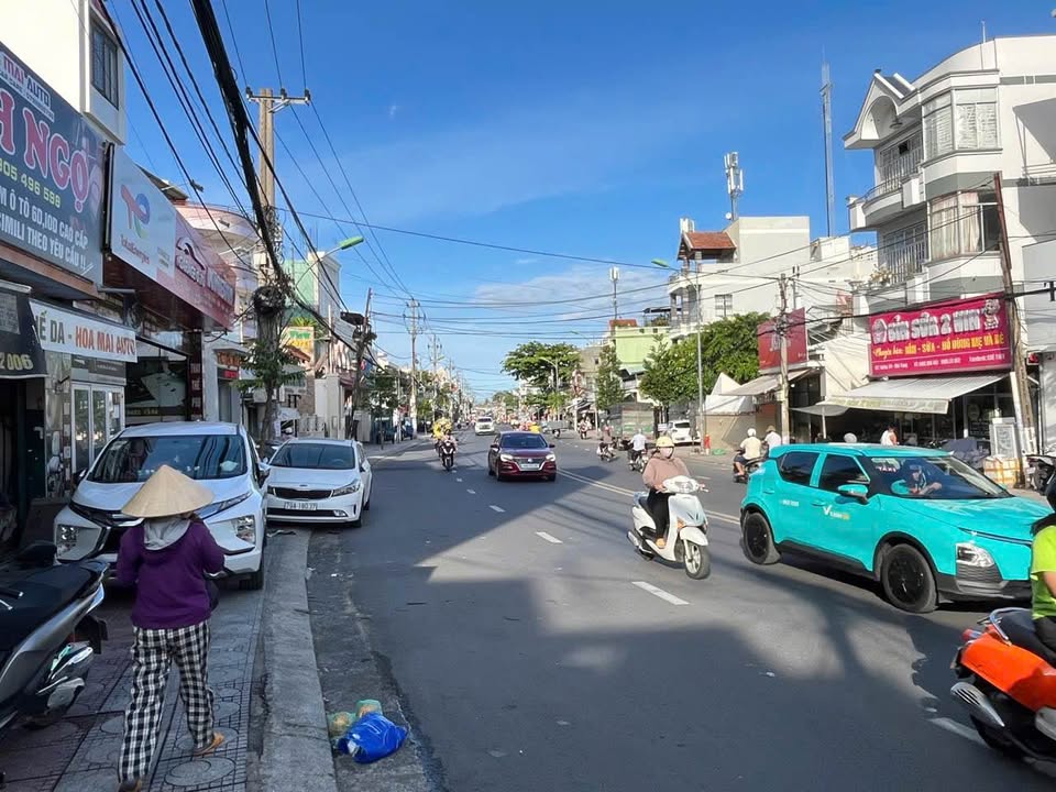 Nhà 1 trệt 1 lầu mặt tiền đường 2/4 Nha Trang, 7.3 tỷ