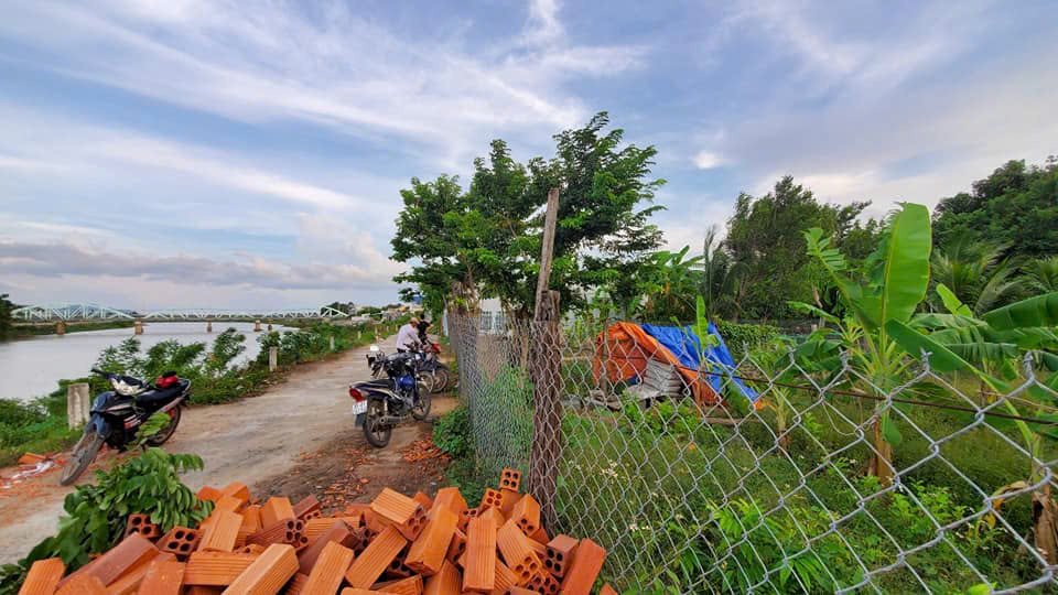 Bán đất mặt tiền sông Dinh 332m2, quy hoạch thổ cư, giá tốt