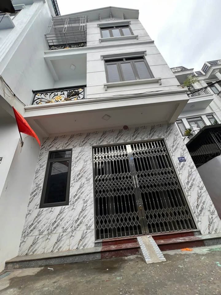 Bán nhà 3 tầng, mặt tiền 5m, ô tô đỗ cửa tại khu vực Nguyễn Bình, Nam Định