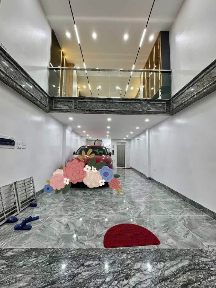 Nhà phân lô Đền Lừ 6 tầng thang máy, gara ô tô, tặng nội thất sang trọng