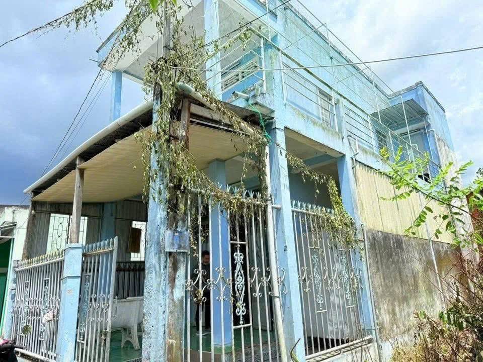 Nhà 1 trệt 1 gác, 69m2 thổ cư, 3 phòng , giá 850 triệu tại phường Phú Khương, Bến Tre