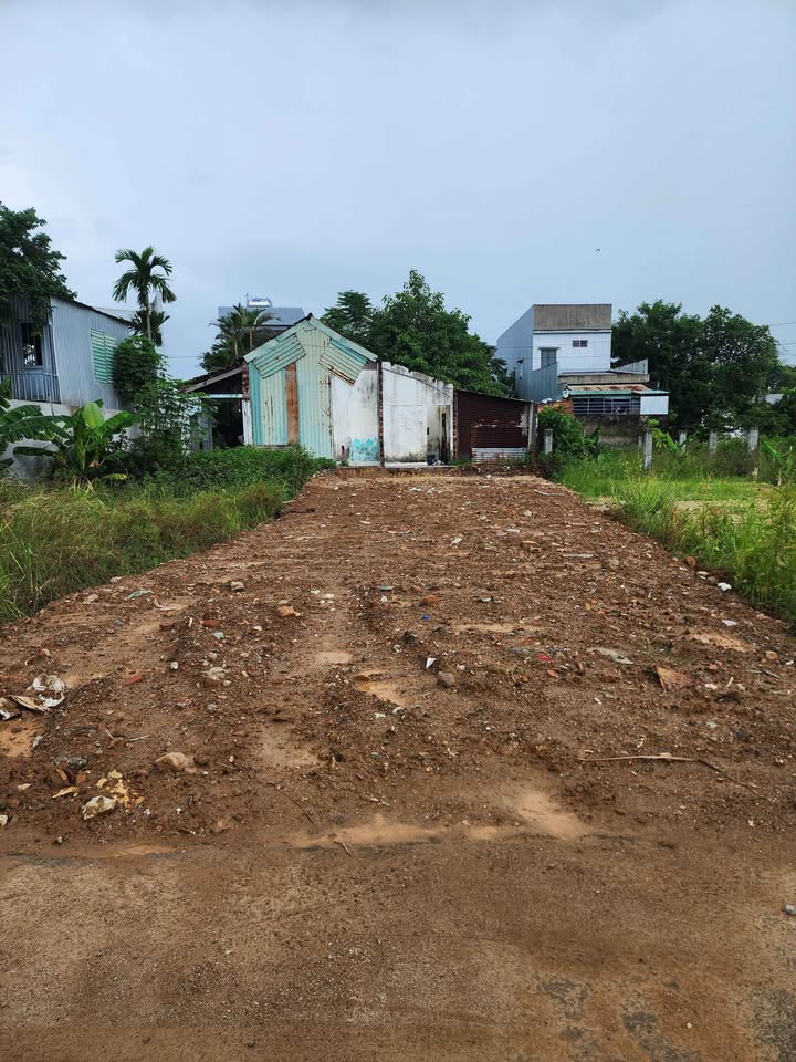 Đất vàng Hòa Tiến 126m2 hướng Tây Nam, gần chợ Lệ Trạch, sổ đỏ sạch