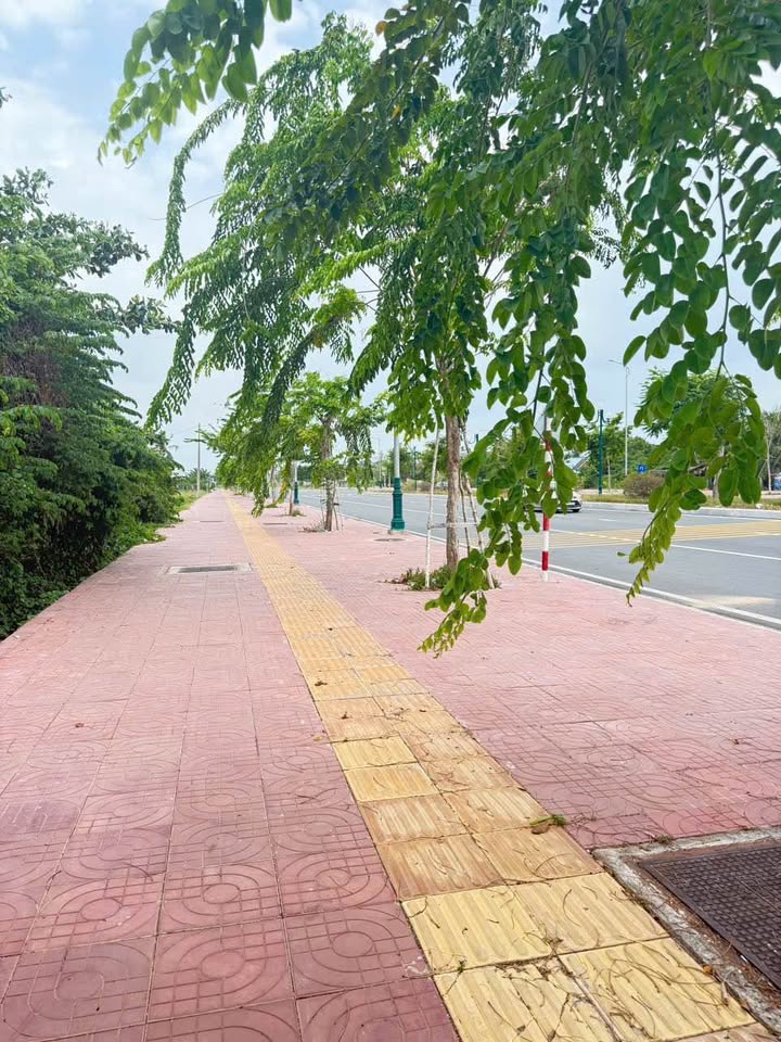 Mặt tiền Võ Văn Kiệt đất vàng 124.6m2, giá 4.8 tỷ, kinh doanh bất tận