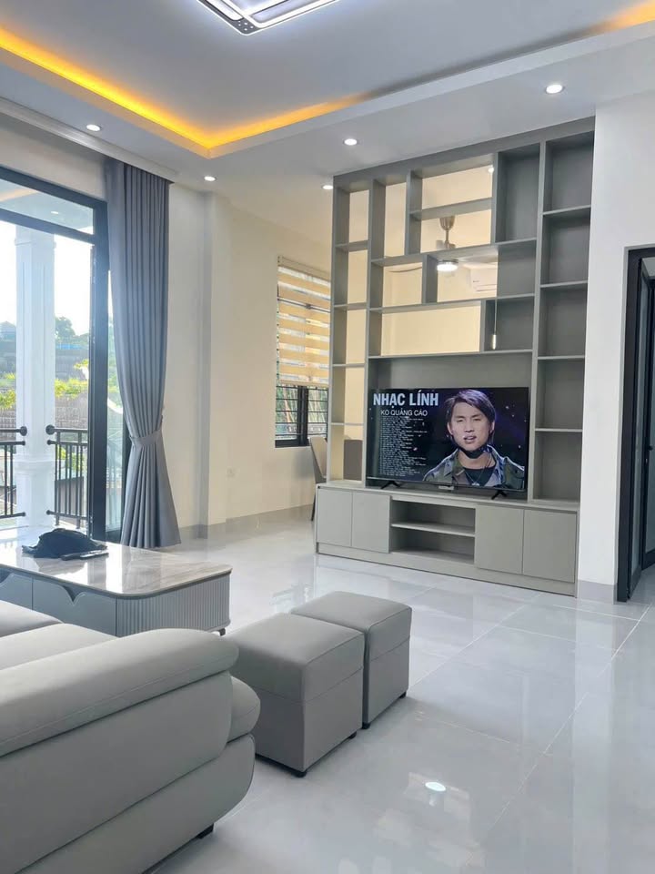 Nhà mái thái 162m2 full nội thất cao cấp, trung tâm Hạ Long, giá hời