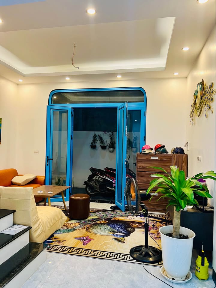 Bán nhà 3 tầng mới xây, 44m2, nở hậu, tặng full nội thất tại Nam Từ Liêm, Hà Nội