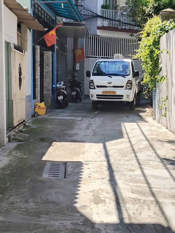 Ngôi nhà xưa phố cổ, 2.5 tầng đúc kiên cố, 5m mặt tiền, 60m2, chỉ 4 tỷ