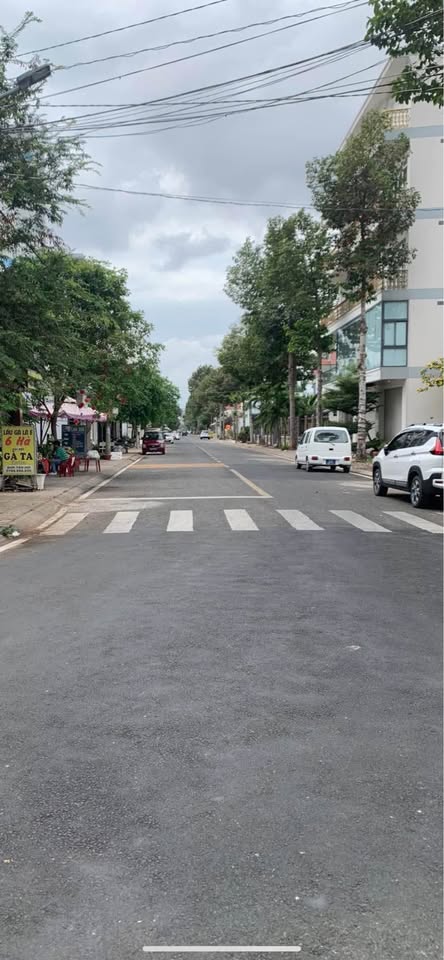 Bán nhà mặt tiền đường Hùng Vương - Phan Văn Khoẻ, phường 1, Thành phố Bến Tre.