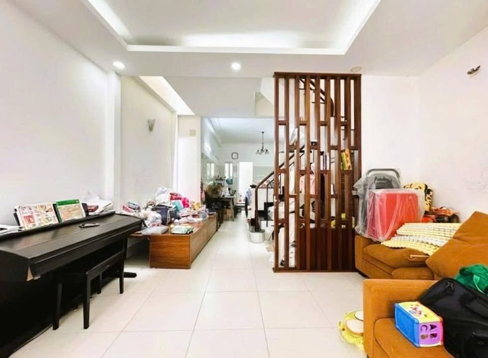 Nhà 3 tầng 4 ngủ 90m2 vuông vức, sổ riêng, giáp Quận 1 - Giá hời như mơ