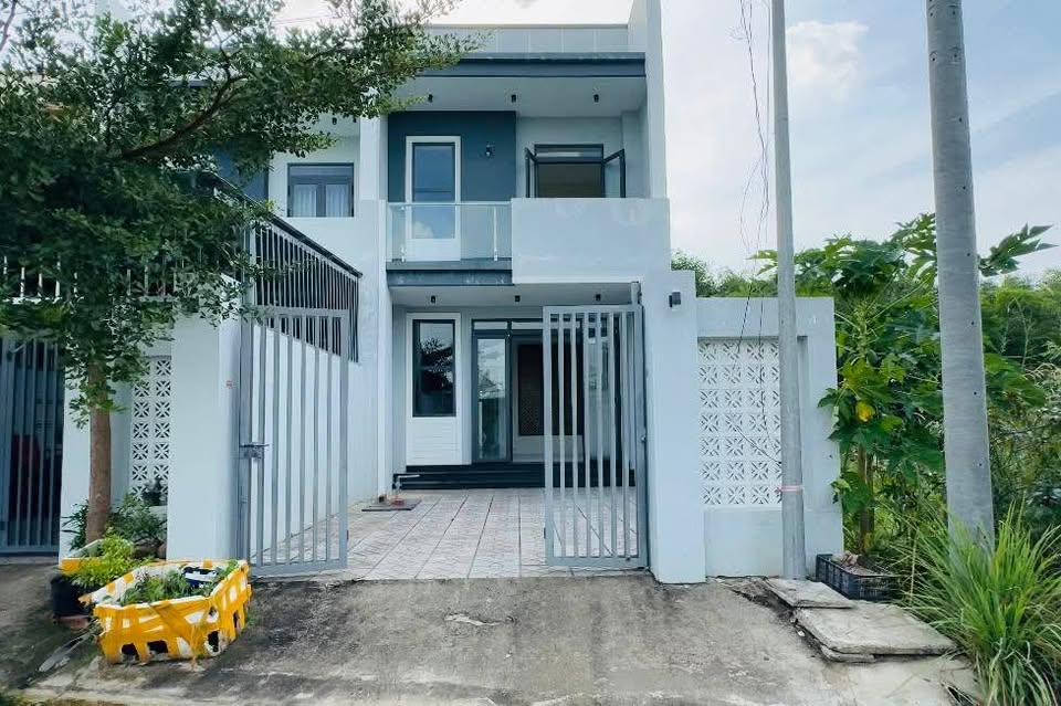 Cần bán gấp căn nhà 1 trệt 1 lầu tọa lạc tại ấp Thạnh Trung, xã Thạnh Tân