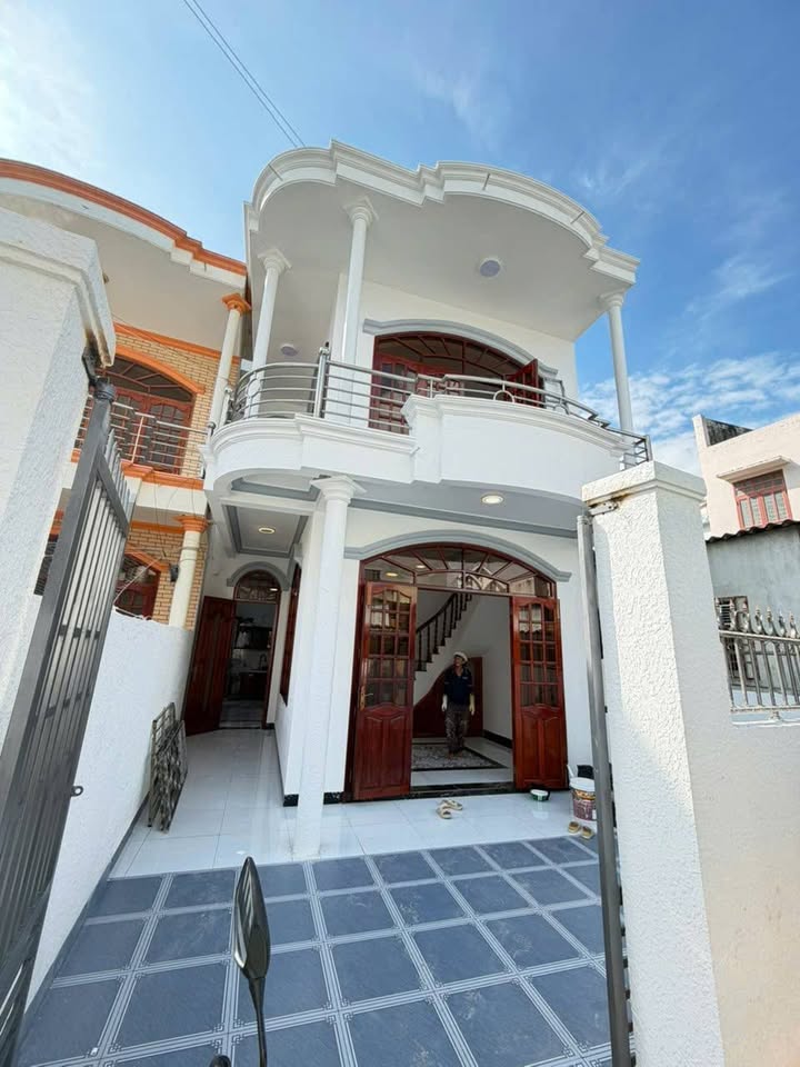 Nhà góc hai mặt tiền hẻm xe hơi - trung tâm Phan Thiết