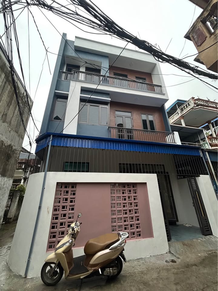 Nhà 3 tầng mới tinh, 65m2, 4 phòng ngủ - Ngõ 208, Nam Định