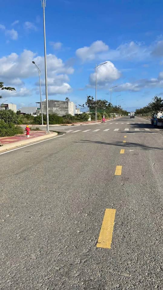 Đất nền Phan Đăng Lưu, Ninh Thuận - 100m2, sổ hồng riêng, giá hời