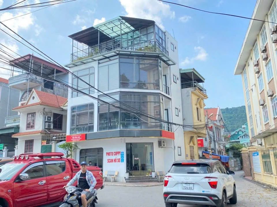 Bán nhà 2 mặt tiền 4 tầng, 48,5m2, trung tâm Cẩm Phả, 3,2 tỷ