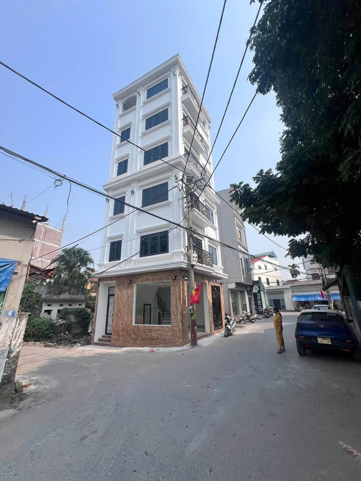 Nhà lô góc cổ kính gần hồ, ô tô tránh, kinh doanh sầm uất