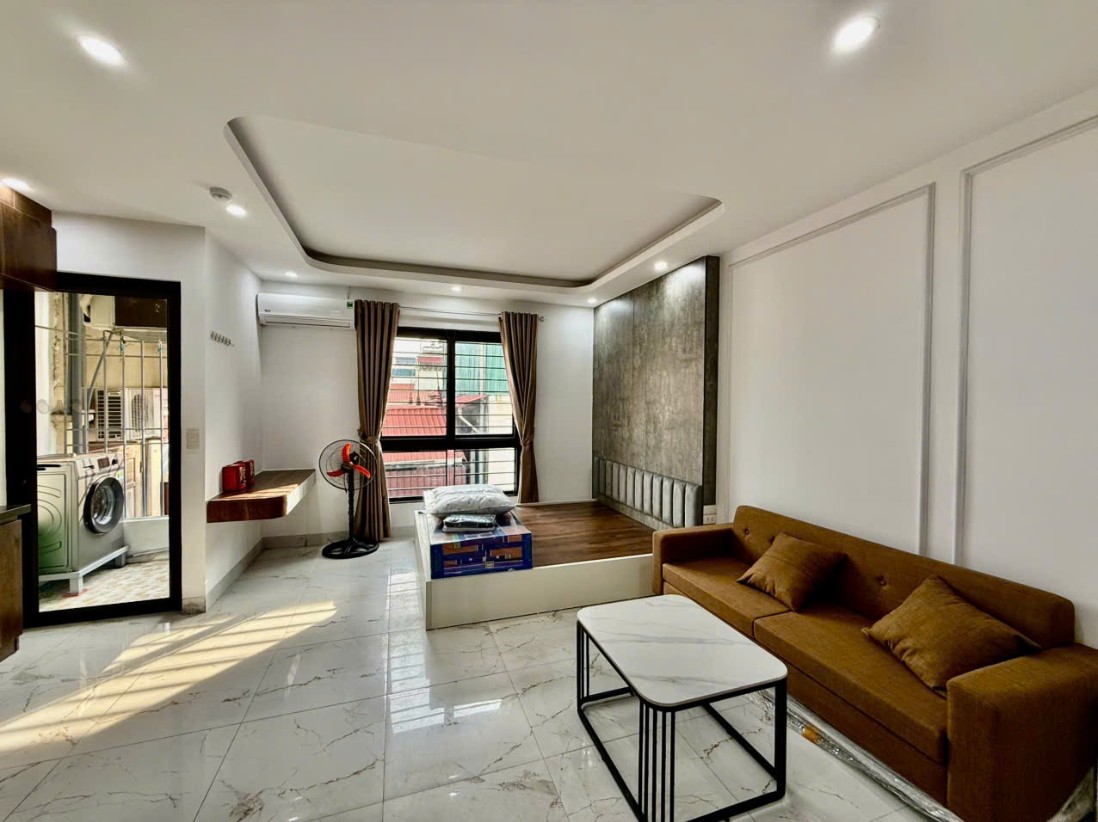 Tòa nhà 8 tầng tọa lạc tại vị trí đắc địa bậc nhất khu vực Ngã Tư Sở, Hà Nội