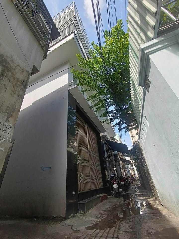 Nhà 2 mê rưỡi Trần Hưng Đạo, Quy Nhơn thoáng mát, gần chợ, giá hời