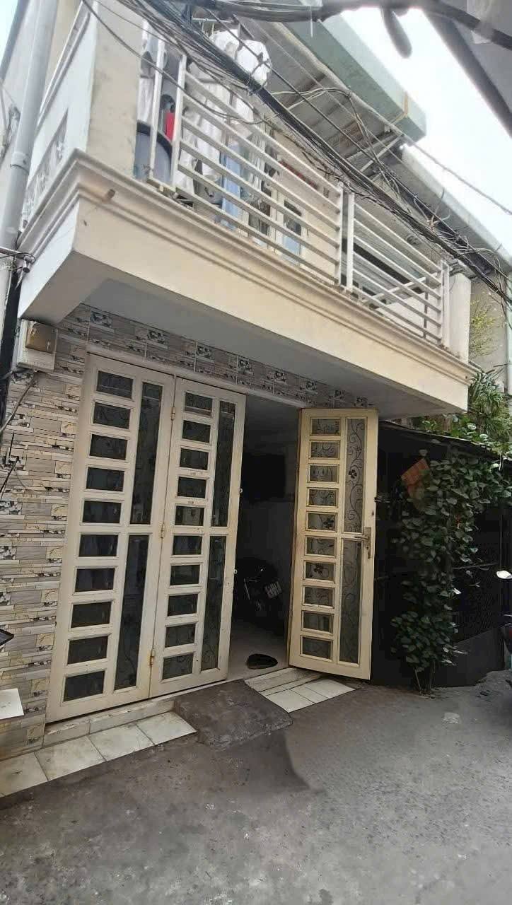 Nhà xinh xắn nằm gọn trong hẻm 3m, cách mặt tiền đường Cộng Hòa chỉ 500m