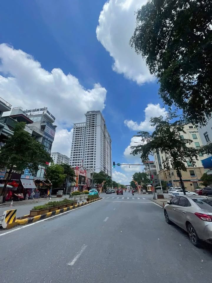 Bán căn hộ 2 ngủ, 2 vệ sinh tại chung cư Eden Garden, mặt đường Lê Lợi, diện tích 76m2, giá 2 tỷ