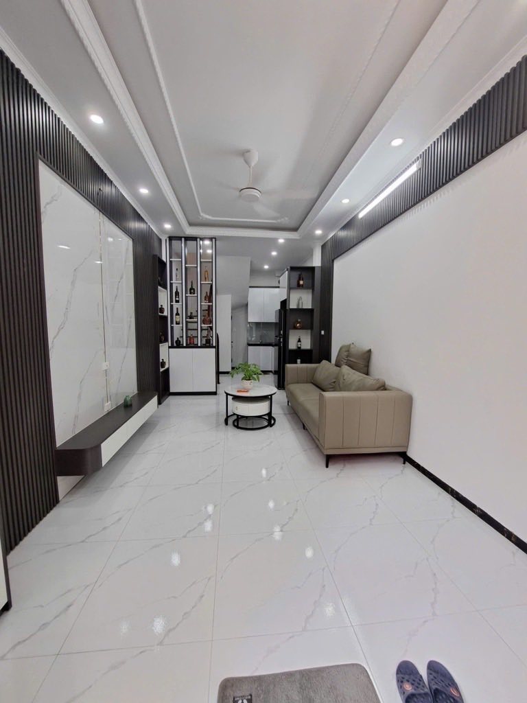 Nhà Lĩnh Nam 5 tầng, full nội thất, giảm giá còn 6,2 tỷ Hoàng Mai