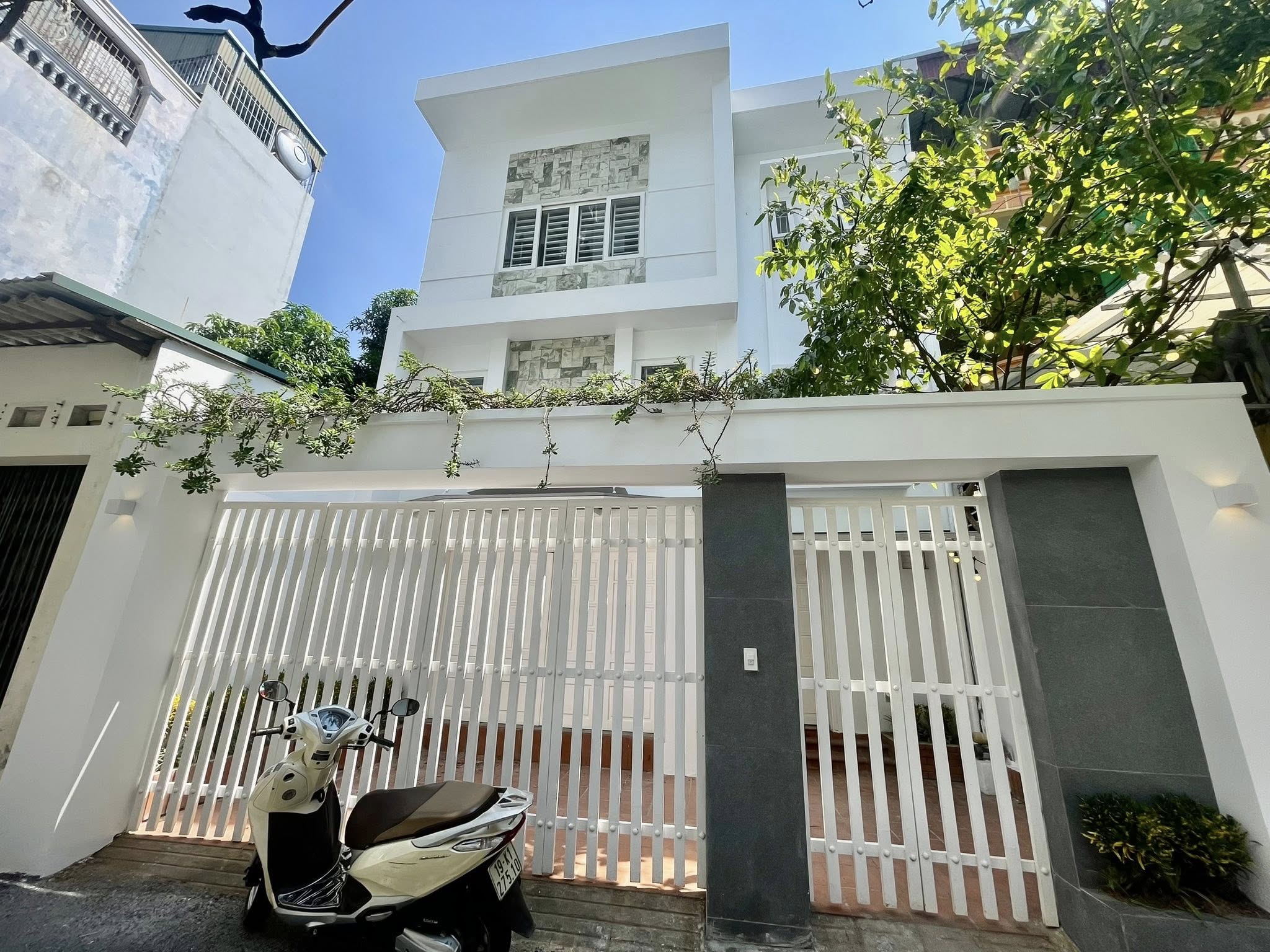 Biệt thự mni 130m2, nở hậu, ô tô đỗ cửa tại Gia Thụy, Long Biên - Đáng sống từng giây