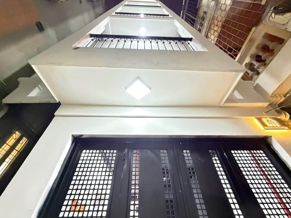 Cơ hội đầu tư hấp dẫn với tòa nhà 6 tầng mới xây, full nội thất