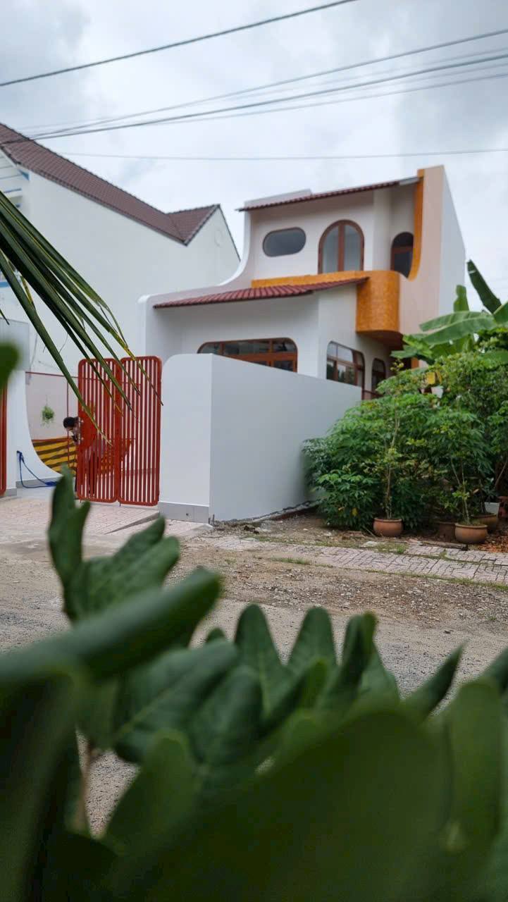 Chính chủ bán gấp nhà 1 trệt 1 lầu có sân đậu ô tại Vĩnh Long chỉ còn 2,59 tỷ