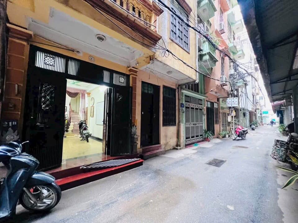 Nhà phân lô Trần Vỹ, ô tô vào nhà, 5 tầng lộng lẫy