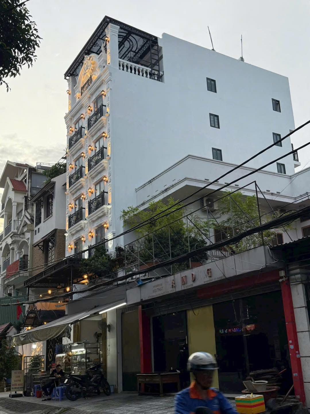 Căn hộ dịch vụ mặt tiền đường số, 7 tầng, 30 phòng, dòng tiền 255 triệu/tháng, giá 38 tỷ