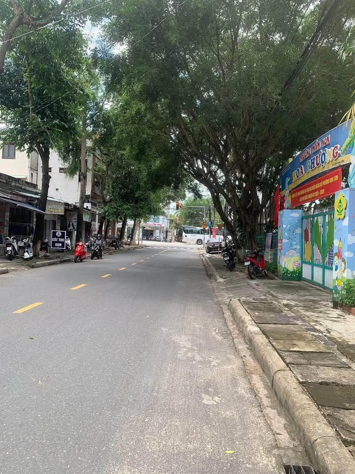 Nhà 2 tầng mặt phố Hùng Vương, Phường Quang Trung, thành phố Kon Tum