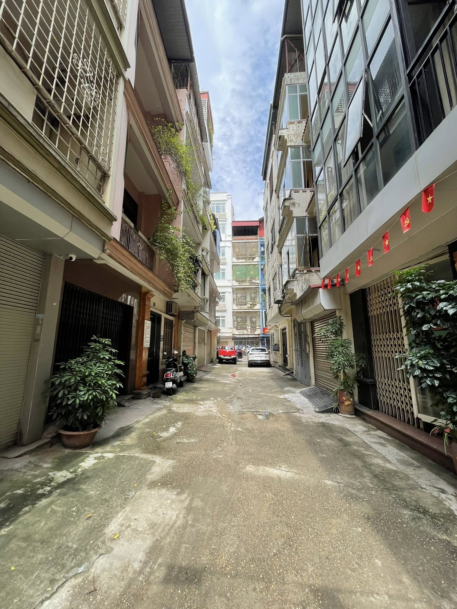 Chào mừng các nghệ nhân bất động sản đến với siêu phẩm nhà cổ 3 tầng tại phố Kim Đồng, Giáp Bát