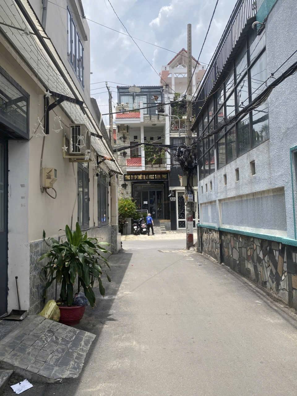 Nhà nhỏ chính chủ cần bán gấp, tọa lạc tại vị trí đắc địa gần đường Thống Nhất, phường 11, quận Gò Vấp