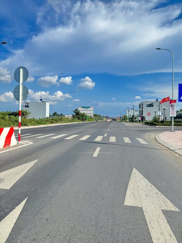 Đất nền Thủ Thừa, Long An, ổ sẵn, 100m2, đường 16m, giá tốt