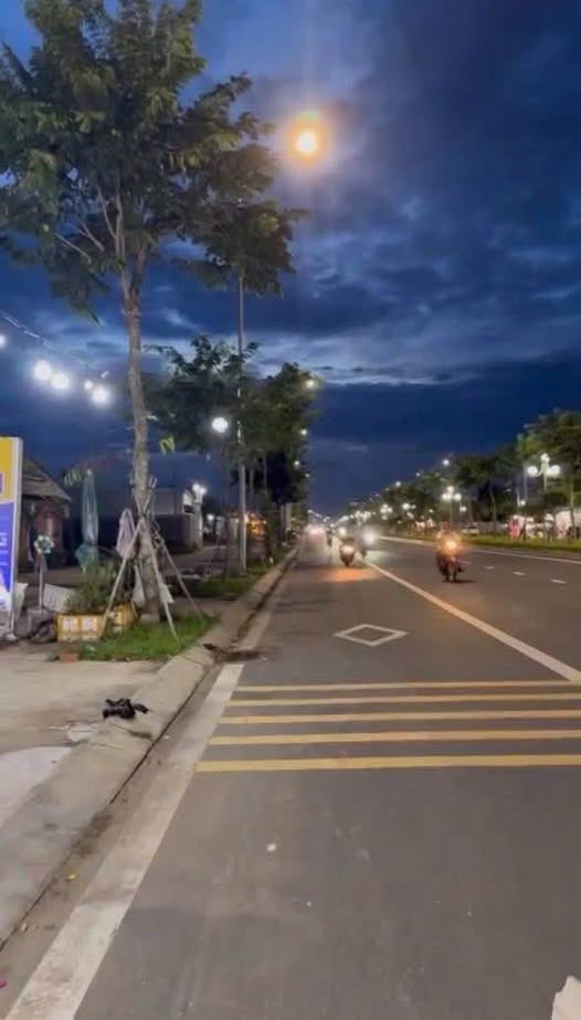 Nhà mặt tiền Đại Lộ Đông Tây, Bến Tre kinh doanh bạt ngàn, giá hời