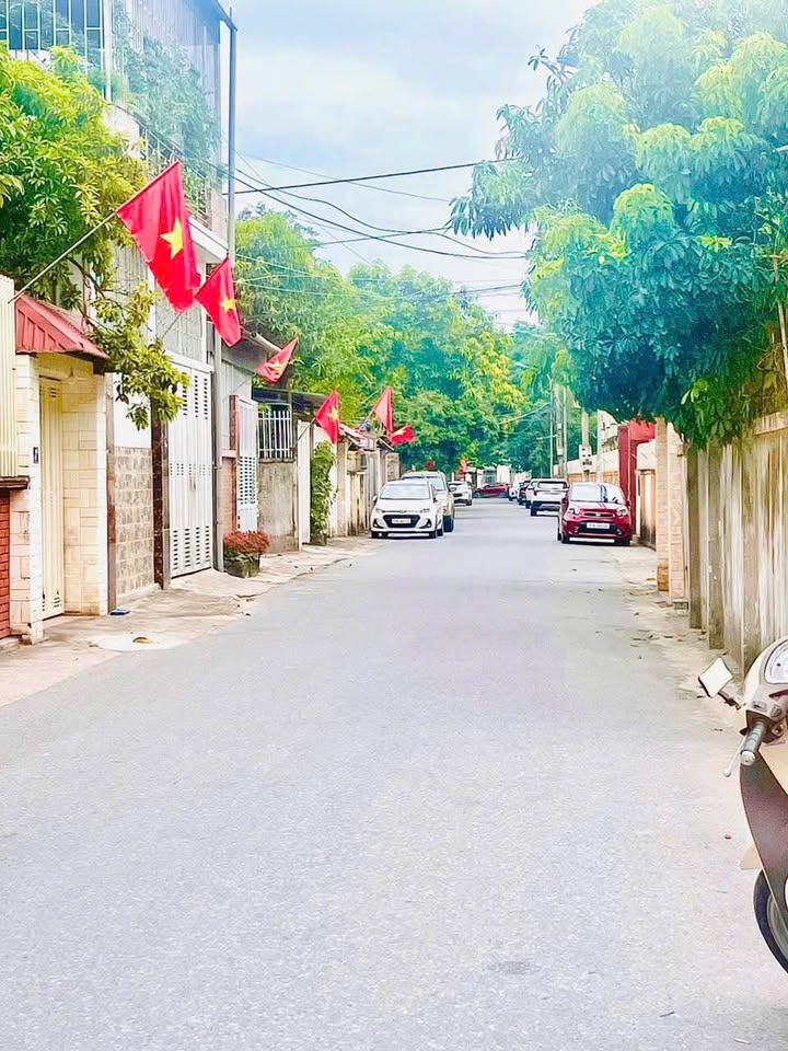 Mảnh đất tọa lạc tại khu vực dân trí cao, giao thông cực kỳ thuận tiện