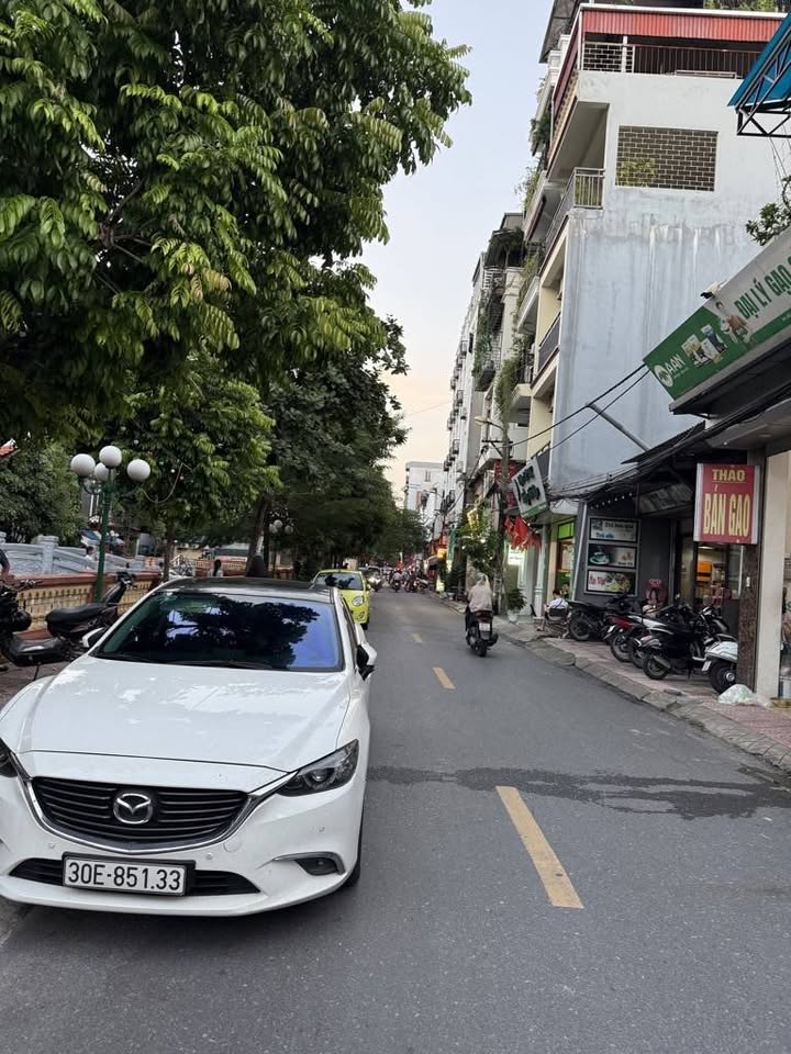 Bán đất tặng nhà mặt phố Việt Hưng, ô tô tránh, kinh doanh đỉnh cao