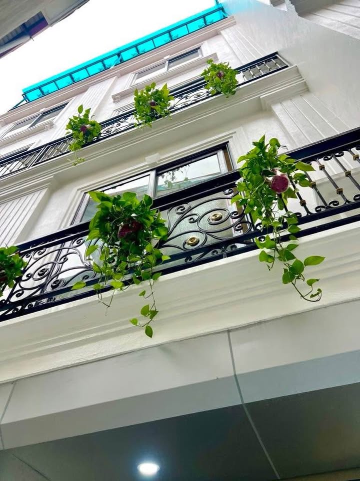 Nhà 35m² 6 tầng thang máy, vị trí đắc địa Cầu Giấy, sẵn sàng đón chủ mới