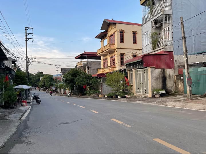 Nhà 75m2, 2 tầng 1 tum, mặt tiền 4m, kinh doanh đỉnh, phường Thống Nhất, Phú Thọ