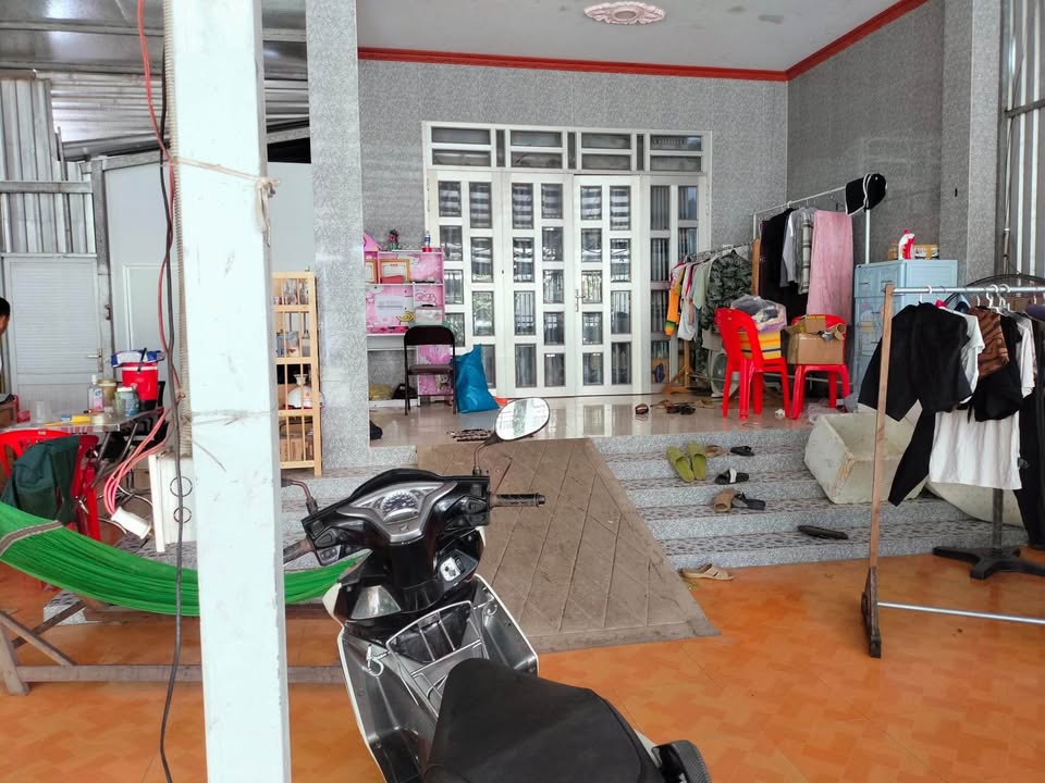 Đất vàng mặt tiền đường nhựa, kinh doanh bung nóc, giá chỉ 2 tỷ