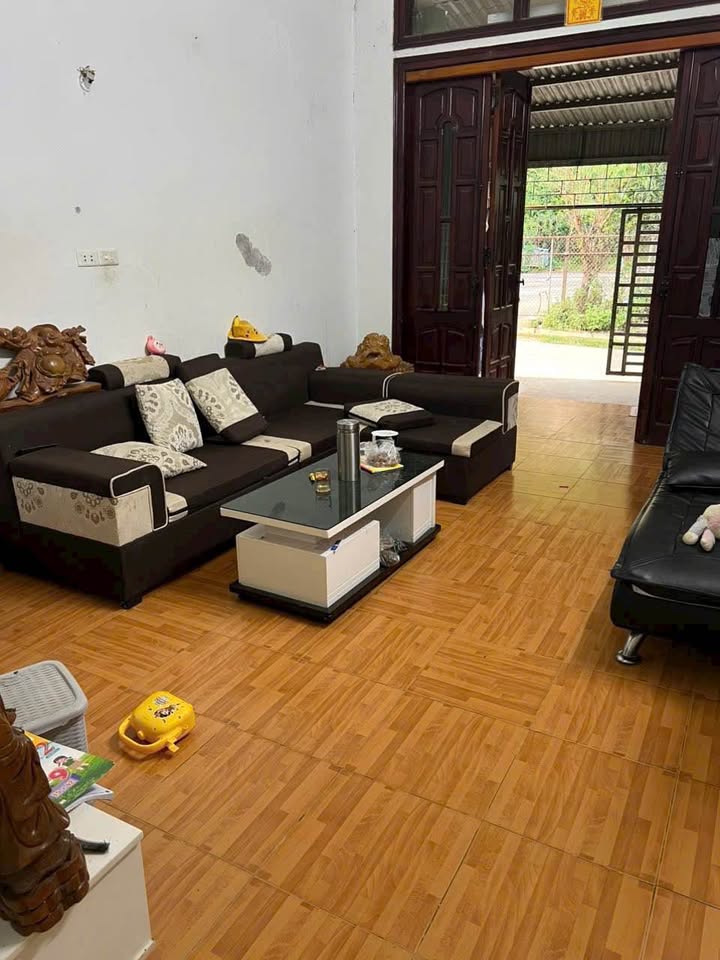 Bán nhà cấp 4 rộng rãi, mặt đường lớn, gần chợ đêm San Thàng, Lai Châu