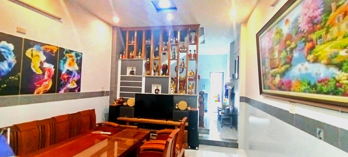 Nhà 3 tầng mới đẹp, hẻm rộng ô tô, gần Gara Quyền Quy Nhơn