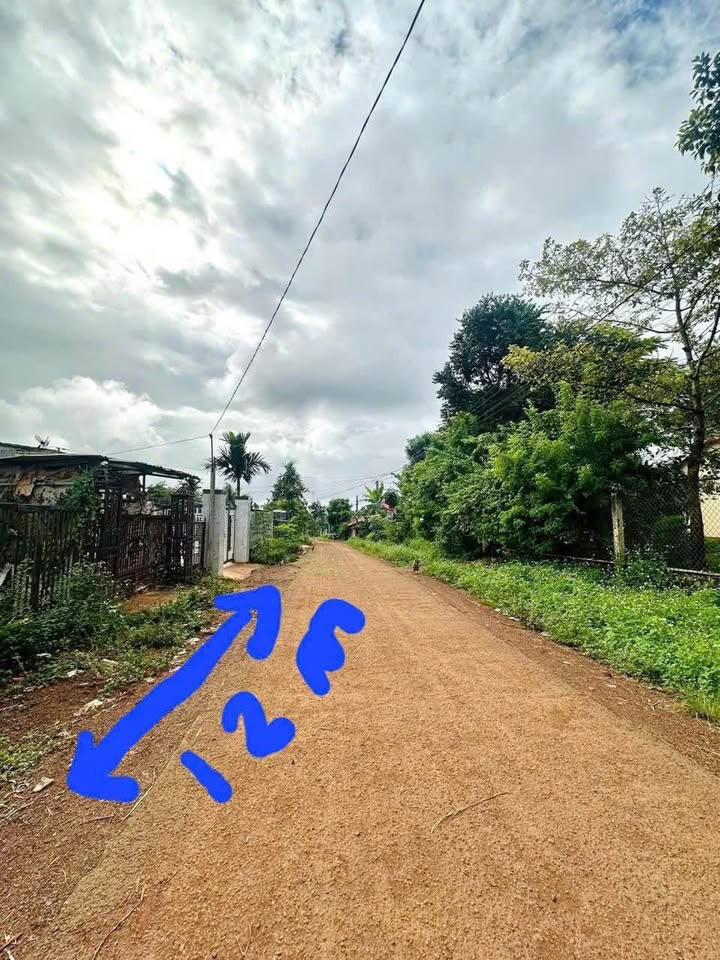 Đất đẹp 2 mặt tiền đường nhựa, gần trường Tiểu học Ama Trang Lơng