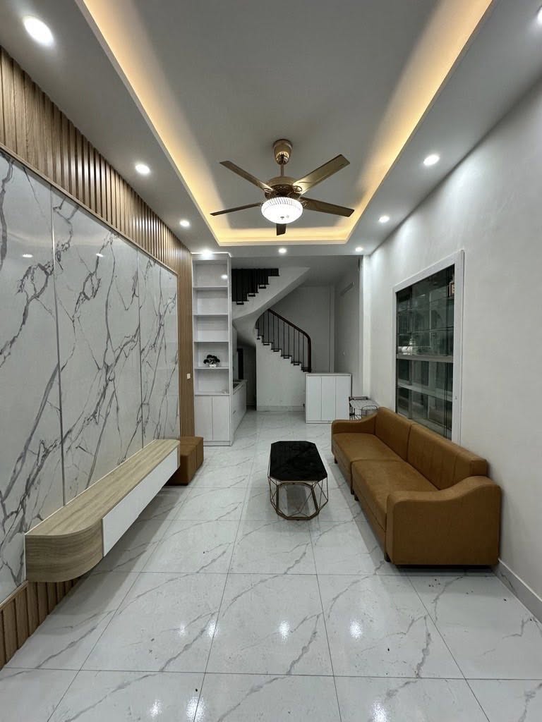 Nhà lô góc 4 tầng, 30m², 100m ra phố Hoàng Văn Thái - 6.5 tỷ