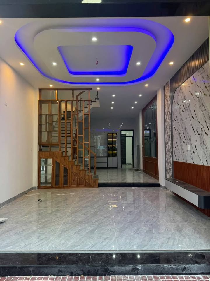 Bán nhà 4 ngủ, 3 tầng, 80m2, ngang 5m, khu Gara Quy Nhơn, cạnh đường Tây Sơn