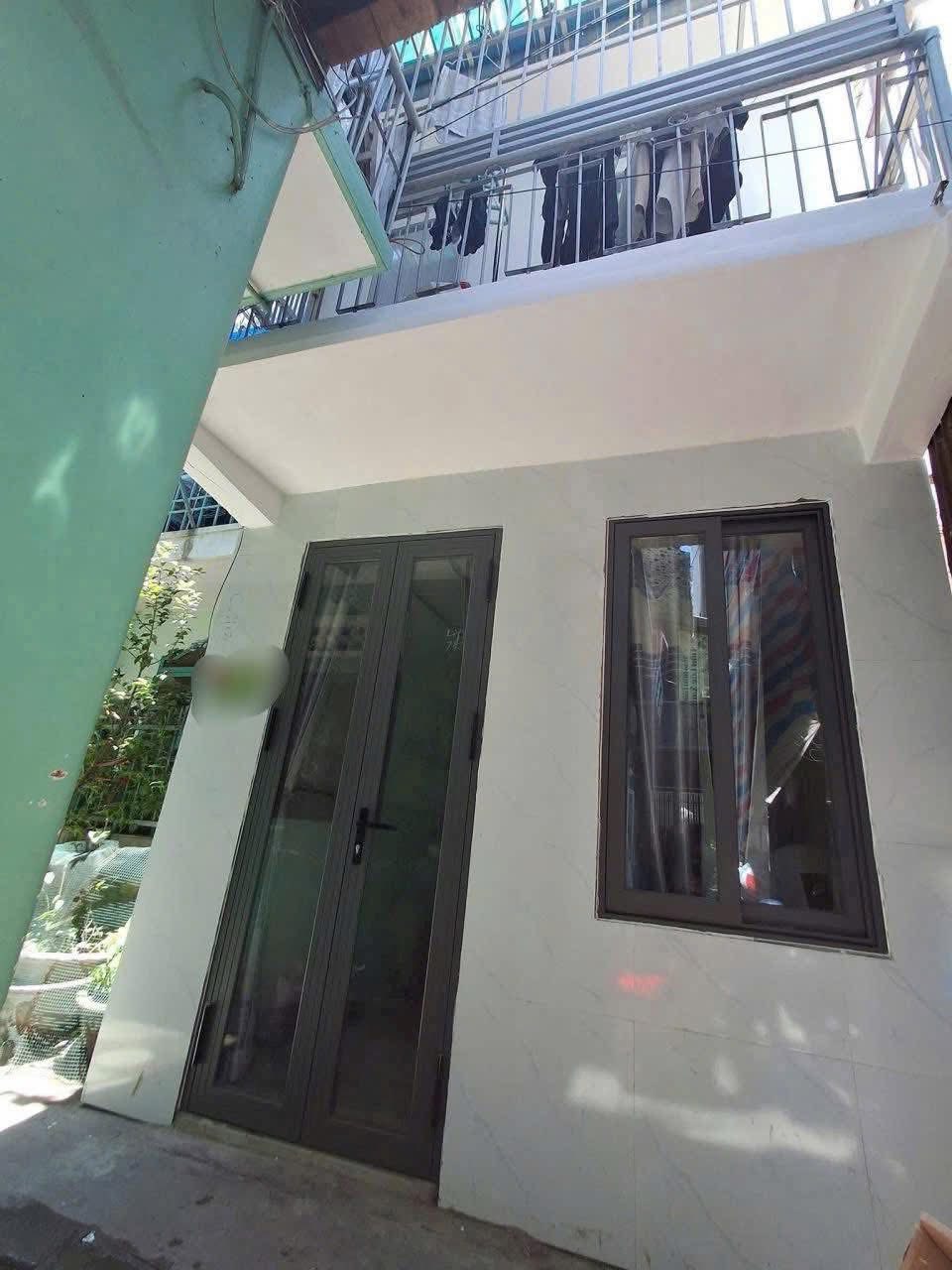 Nhà 2 tỷ trung tâm Nha Trang, gần biển, 2 ngủ, sổ đỏ 29m2