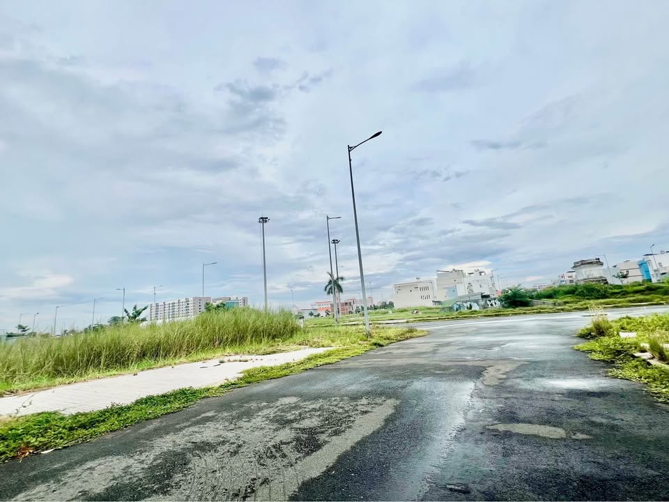 Bán nền Golden City Long Xuyên, An Giang lô DF3/33, hướng Đông Nam, view công viên