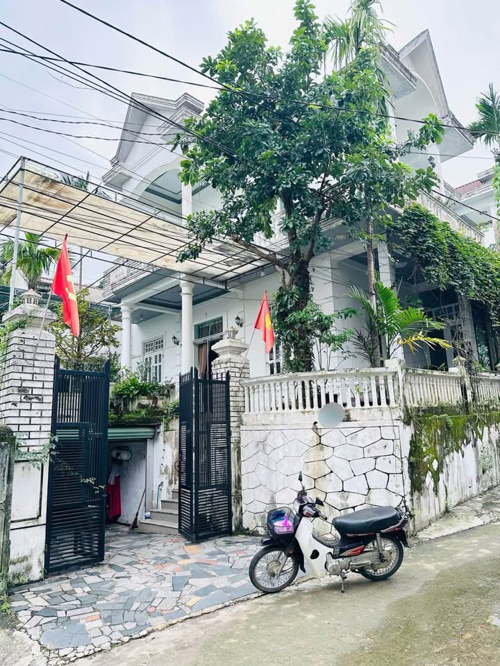 Biệt thự phong cách Pháp 2 mặt tiền, 204m², 6 phòng ngủ