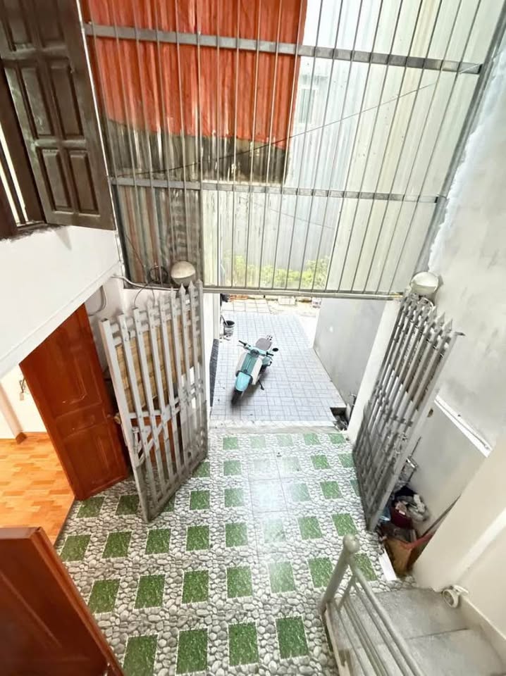 Nhà 2.5 tầng 40m2 hướng Đông Nam, giá chỉ 1.29 tỷ - Chốt nhanh kẻo lỡ