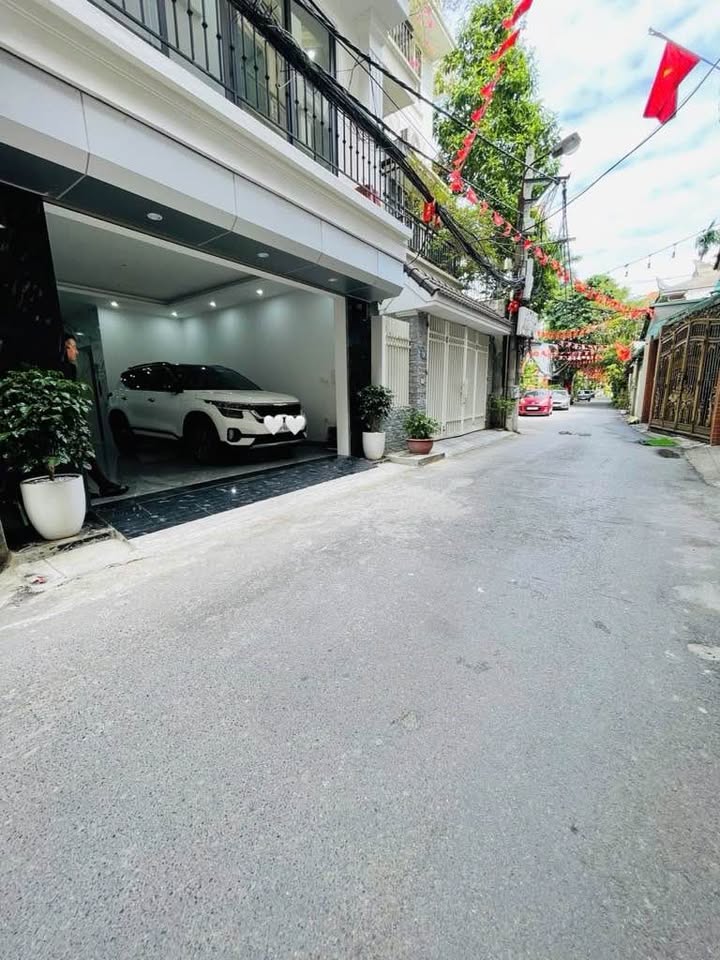 Nhà 7 tầng thang máy mặt phố Đền Lừ - Kinh doanh bất tận, ở sướng tê người